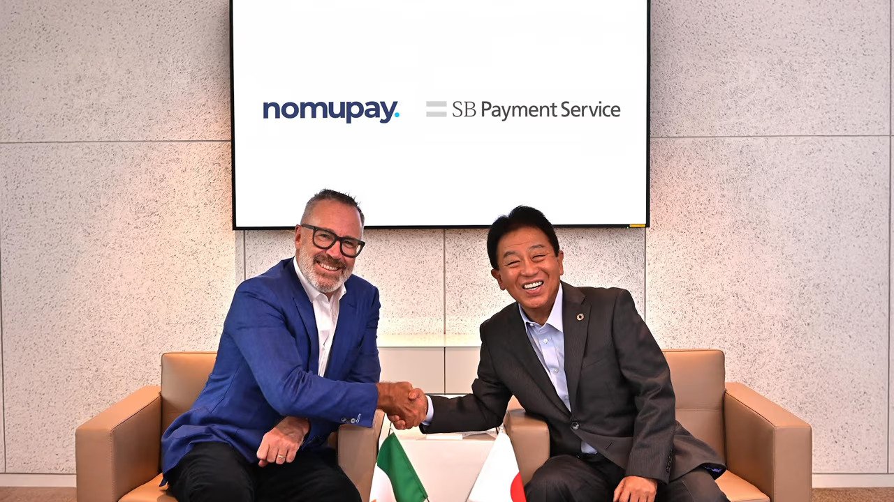 Peter Burridge and Jun Shimba shaking hands - NomuPay and SoftBank partnership